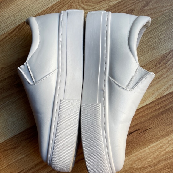 Women size 6 Qupid Slide on Sneaker Loafers -gently used- - Picture 2 of 5